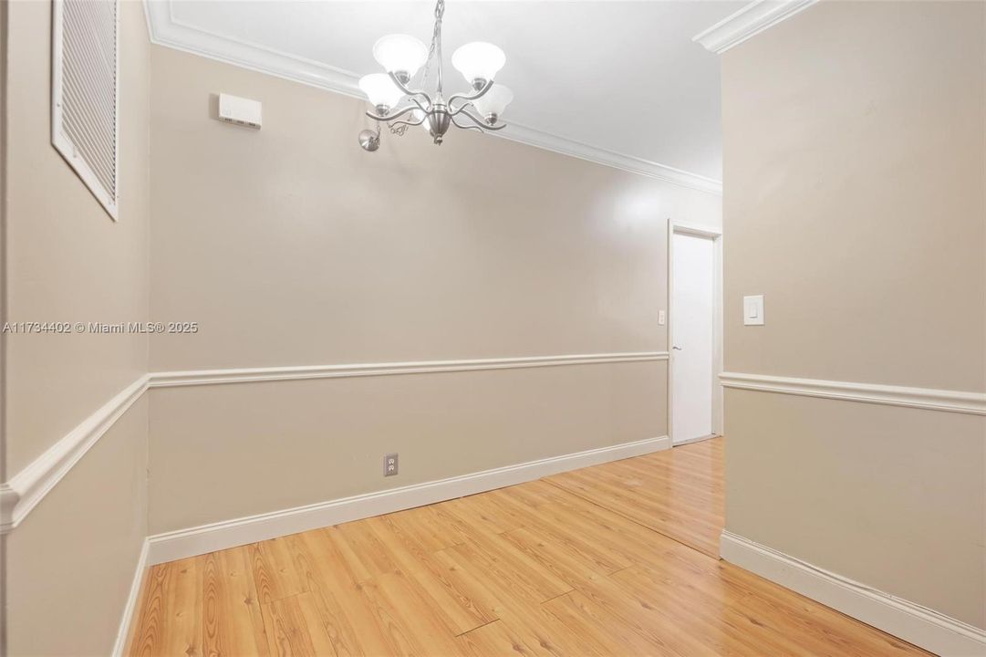 Active With Contract: $172,000 (1 beds, 1 baths, 685 Square Feet)