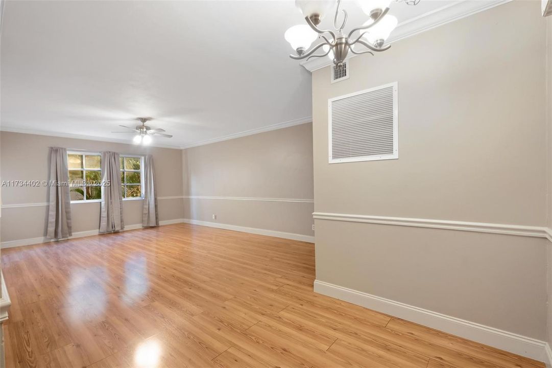 Active With Contract: $172,000 (1 beds, 1 baths, 685 Square Feet)