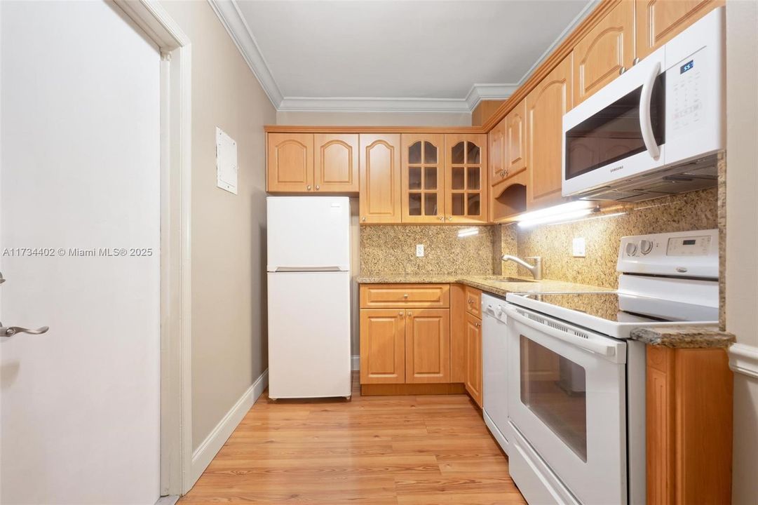 Active With Contract: $172,000 (1 beds, 1 baths, 685 Square Feet)