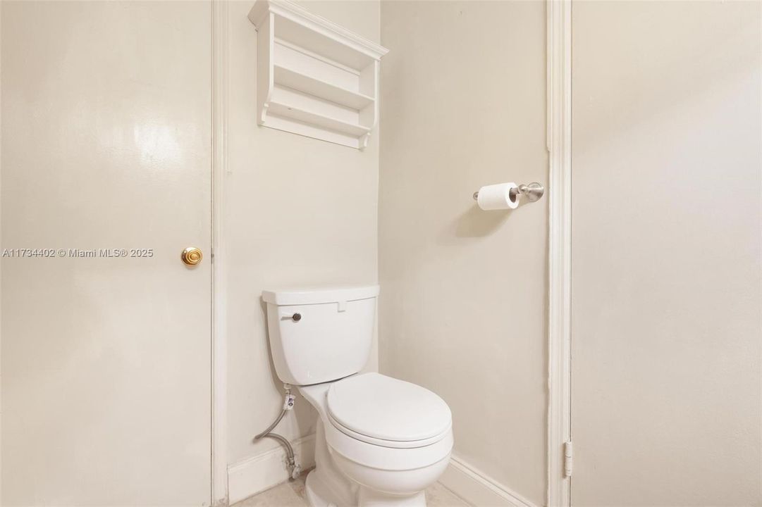 Active With Contract: $172,000 (1 beds, 1 baths, 685 Square Feet)