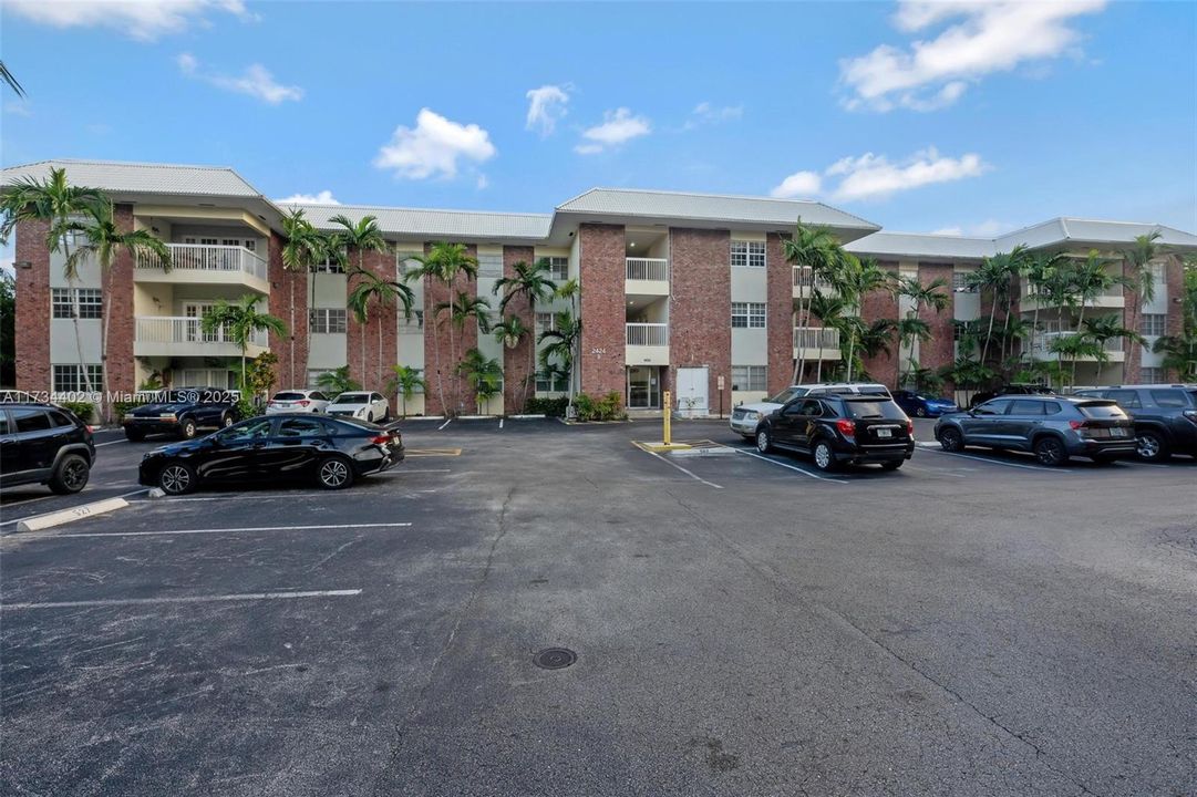 Active With Contract: $172,000 (1 beds, 1 baths, 685 Square Feet)