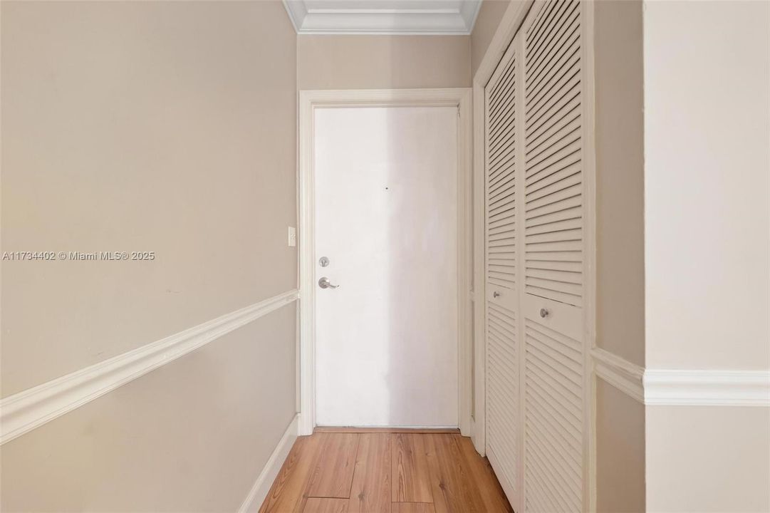 Active With Contract: $172,000 (1 beds, 1 baths, 685 Square Feet)