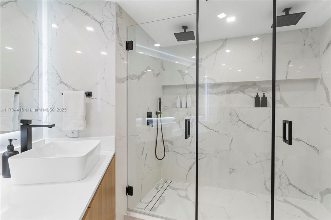 En Venta: $1,819,000 (2 camas, 2 baños, 1700 Pies cuadrados)