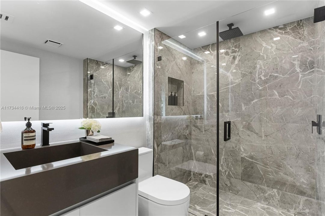 En Venta: $1,819,000 (2 camas, 2 baños, 1700 Pies cuadrados)