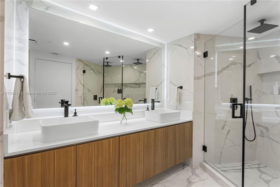 En Venta: $1,819,000 (2 camas, 2 baños, 1700 Pies cuadrados)