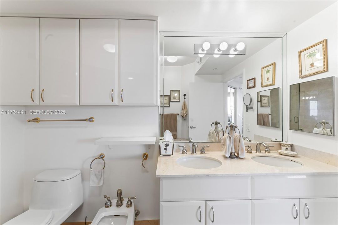 На продажу: $2,749,000 (3 спален, 2 ванн, 1761 Квадратных фут)