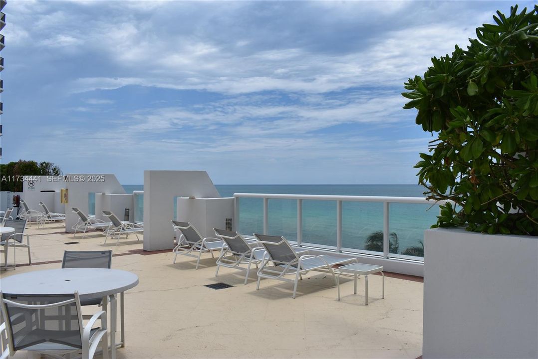 For Sale: $2,749,000 (3 beds, 2 baths, 1761 Square Feet)