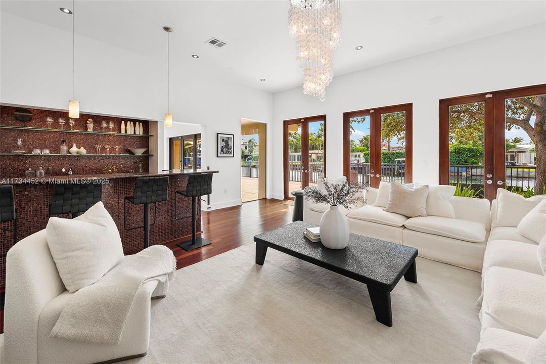 最近售出: $4,900,000 (4 贝兹, 5 浴室, 4078 平方英尺)