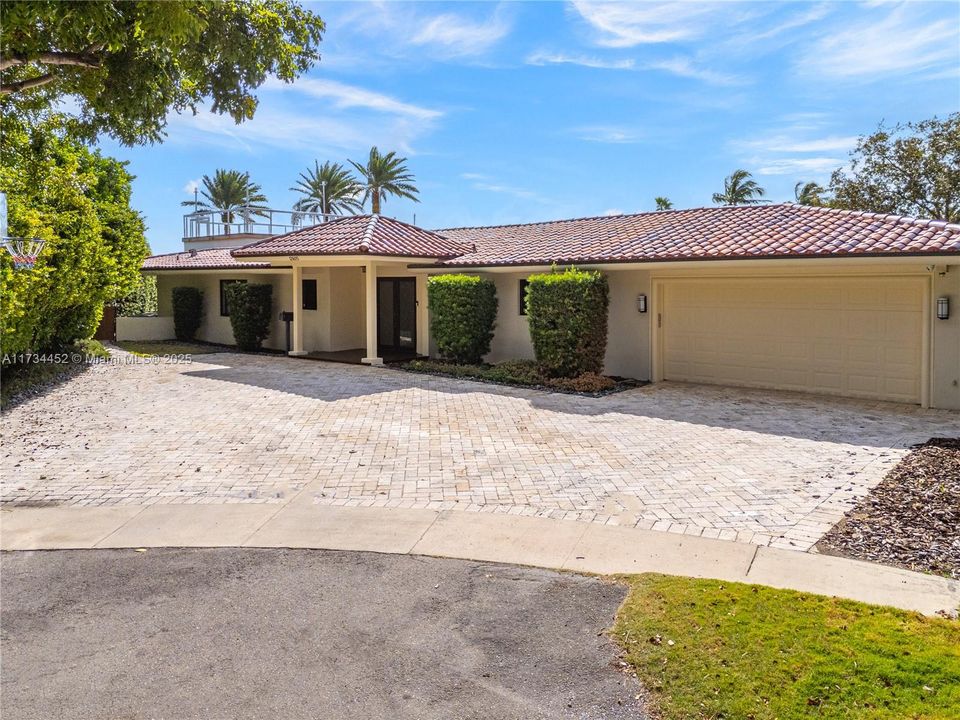 最近售出: $4,900,000 (4 贝兹, 5 浴室, 4078 平方英尺)