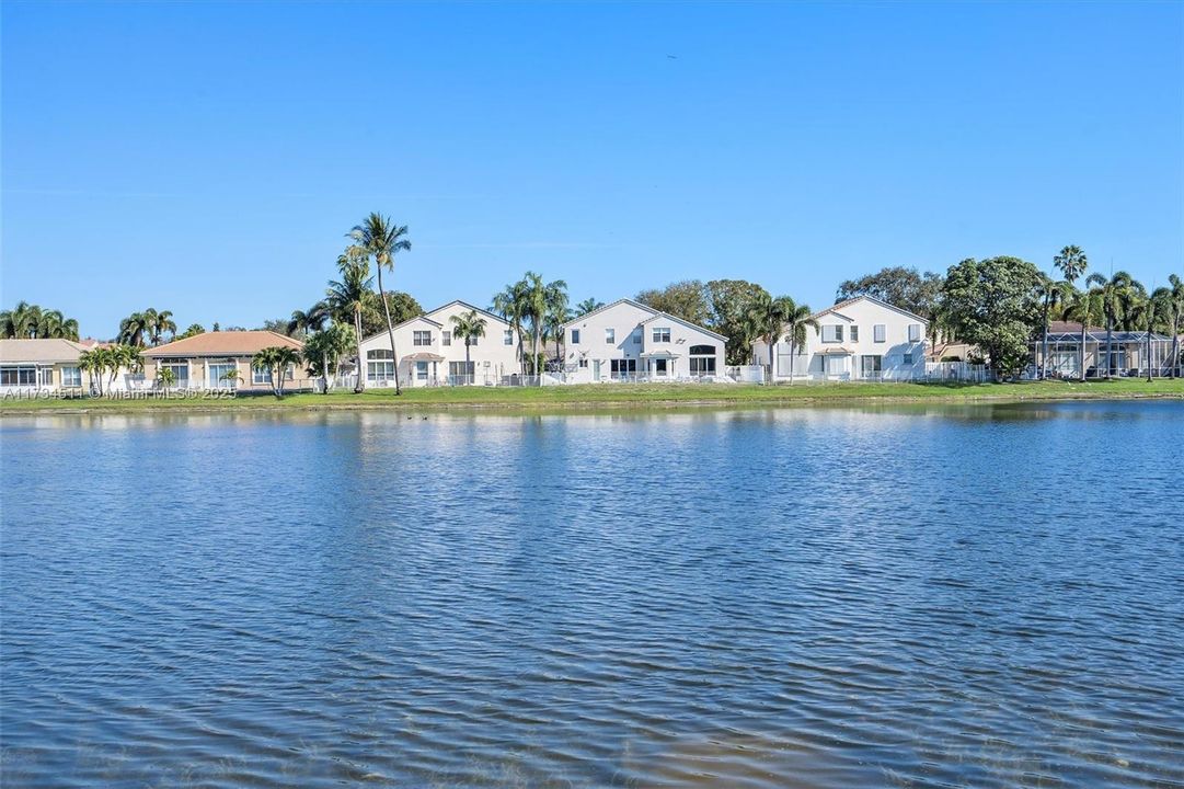 Под контрактом: $1,099,000 (3 спален, 2 ванн, 1814 Квадратных фут)