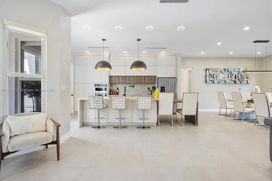 Под контрактом: $1,099,000 (3 спален, 2 ванн, 1814 Квадратных фут)