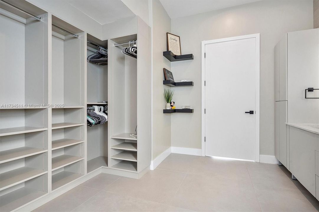 Под контрактом: $1,099,000 (3 спален, 2 ванн, 1814 Квадратных фут)