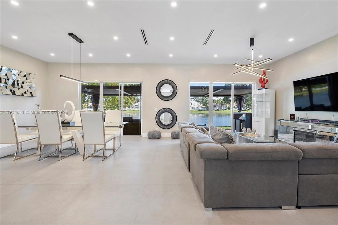 Под контрактом: $1,099,000 (3 спален, 2 ванн, 1814 Квадратных фут)