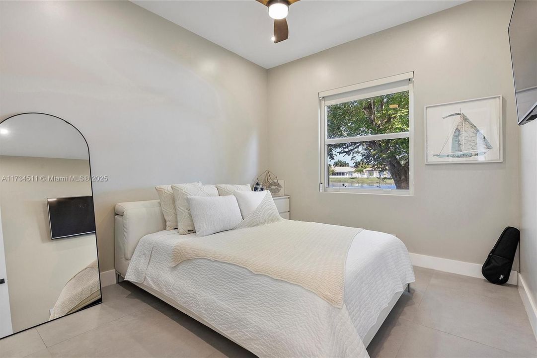 Под контрактом: $1,099,000 (3 спален, 2 ванн, 1814 Квадратных фут)