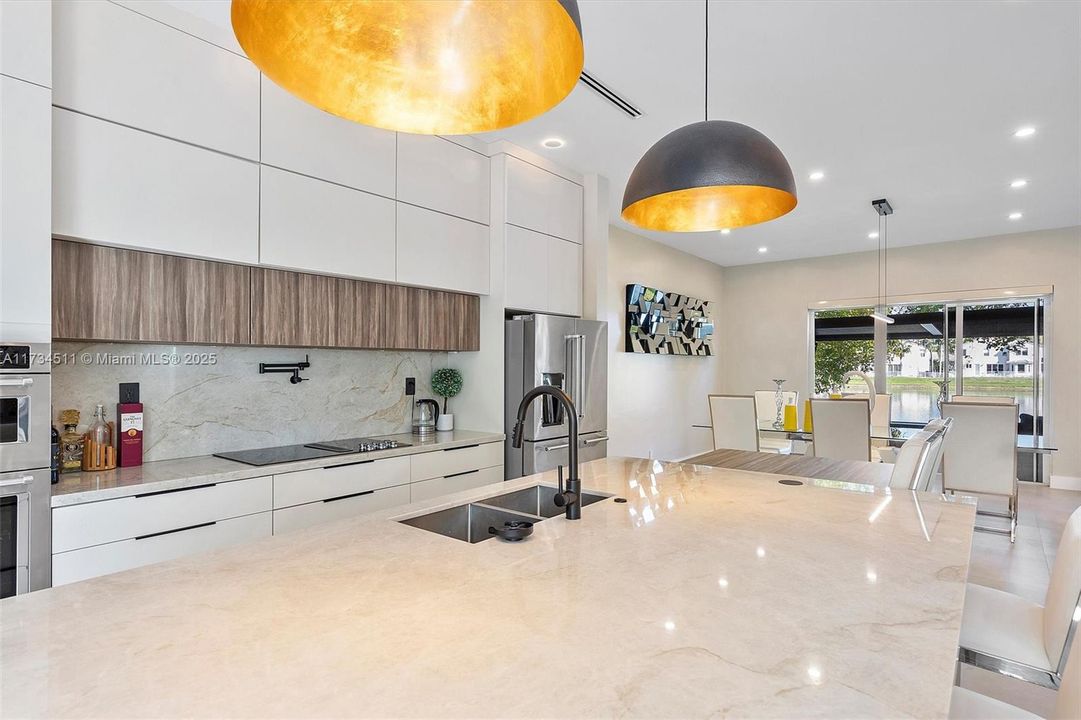 Под контрактом: $1,099,000 (3 спален, 2 ванн, 1814 Квадратных фут)