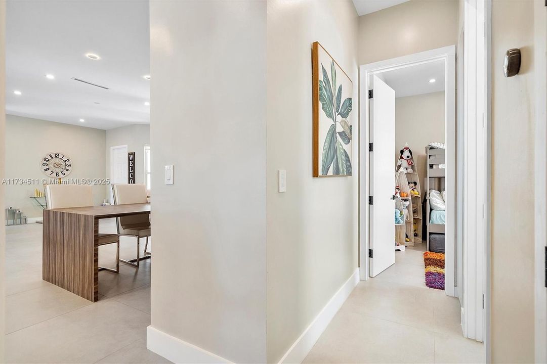 Под контрактом: $1,099,000 (3 спален, 2 ванн, 1814 Квадратных фут)