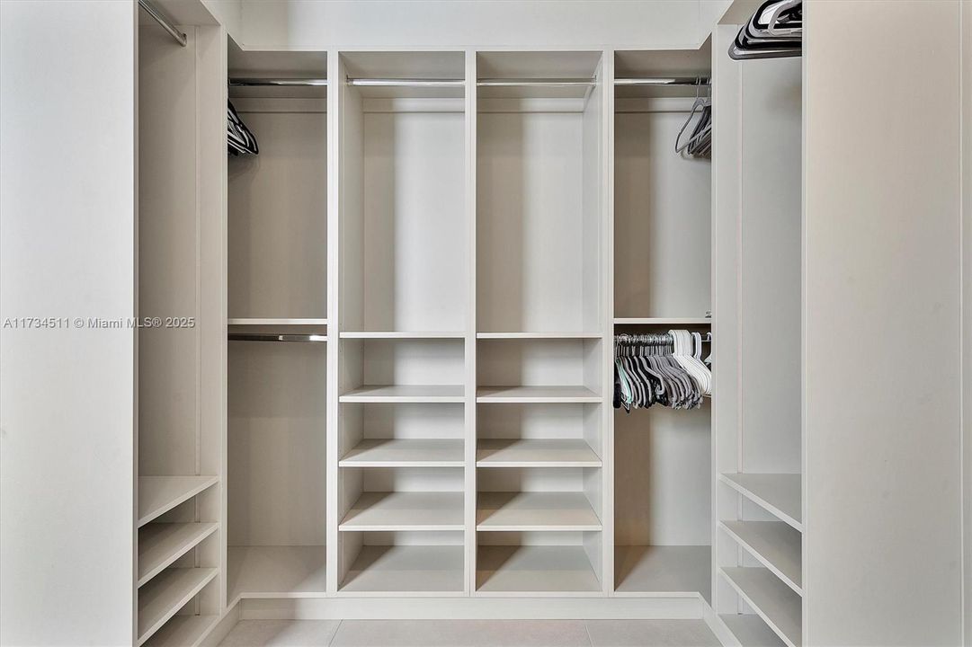 Под контрактом: $1,099,000 (3 спален, 2 ванн, 1814 Квадратных фут)