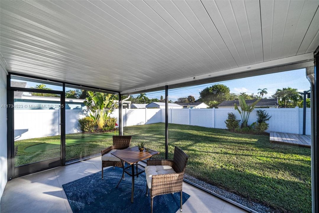 Недавно продано: $899,000 (3 спален, 2 ванн, 1418 Квадратных фут)