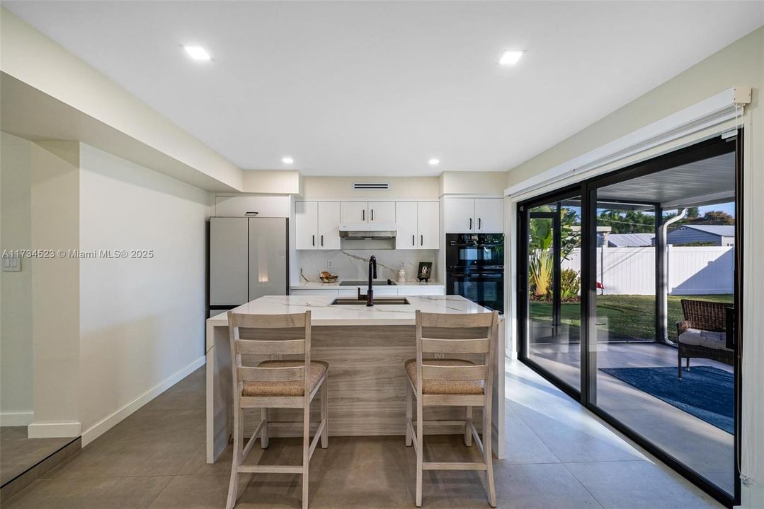 Недавно продано: $899,000 (3 спален, 2 ванн, 1418 Квадратных фут)