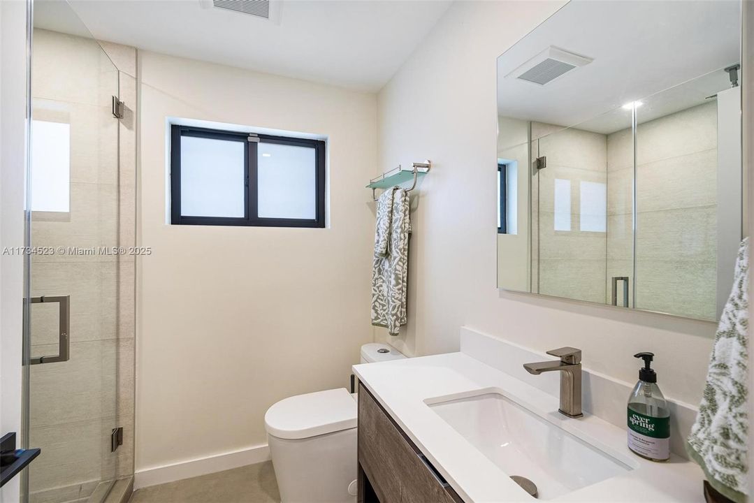 Недавно продано: $899,000 (3 спален, 2 ванн, 1418 Квадратных фут)