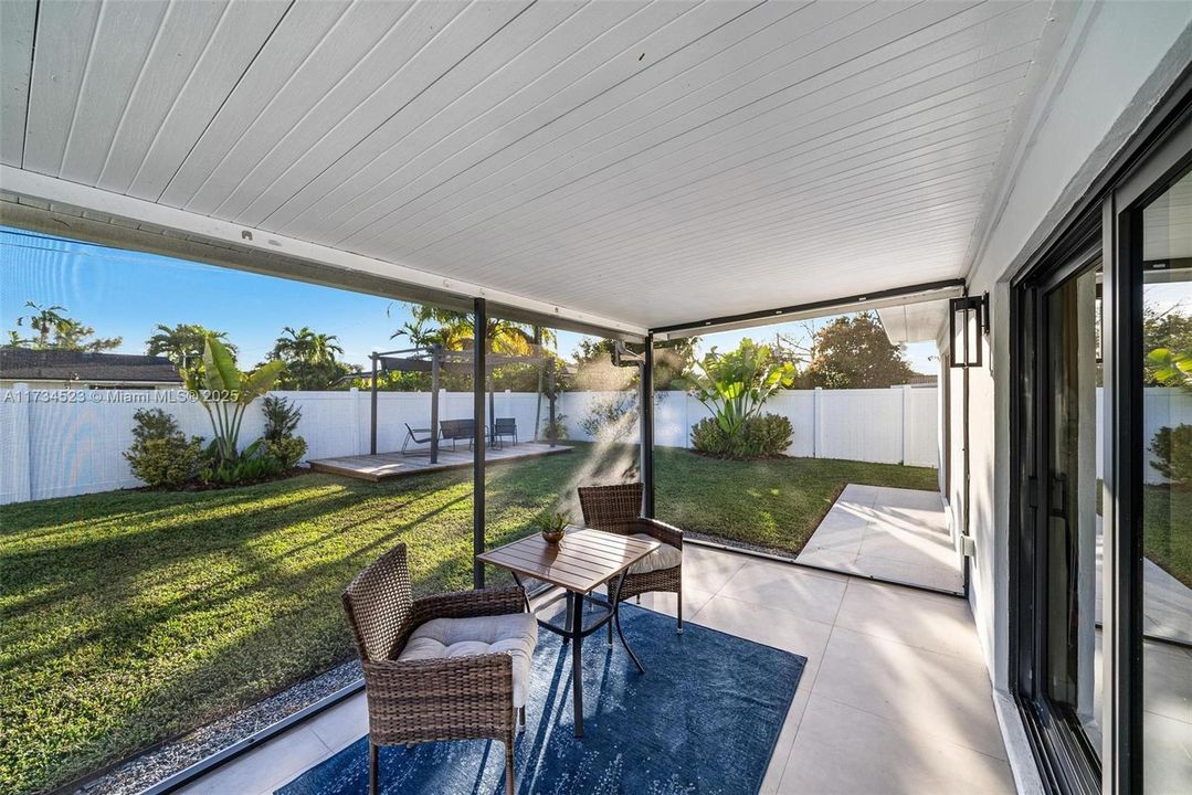 Недавно продано: $899,000 (3 спален, 2 ванн, 1418 Квадратных фут)