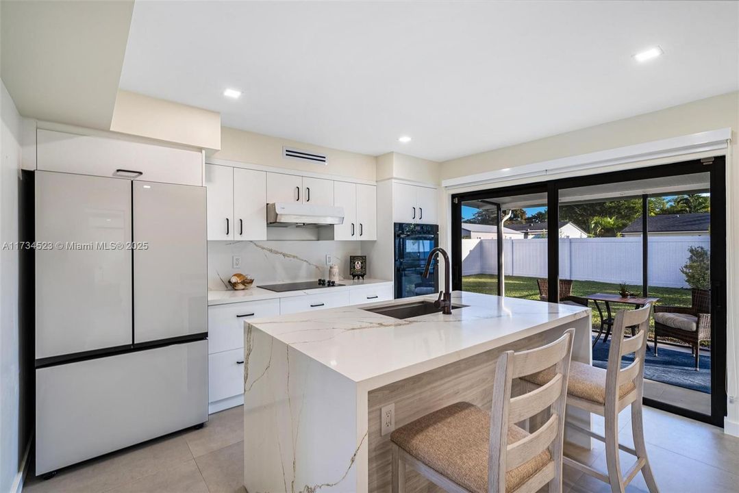 Недавно продано: $899,000 (3 спален, 2 ванн, 1418 Квадратных фут)