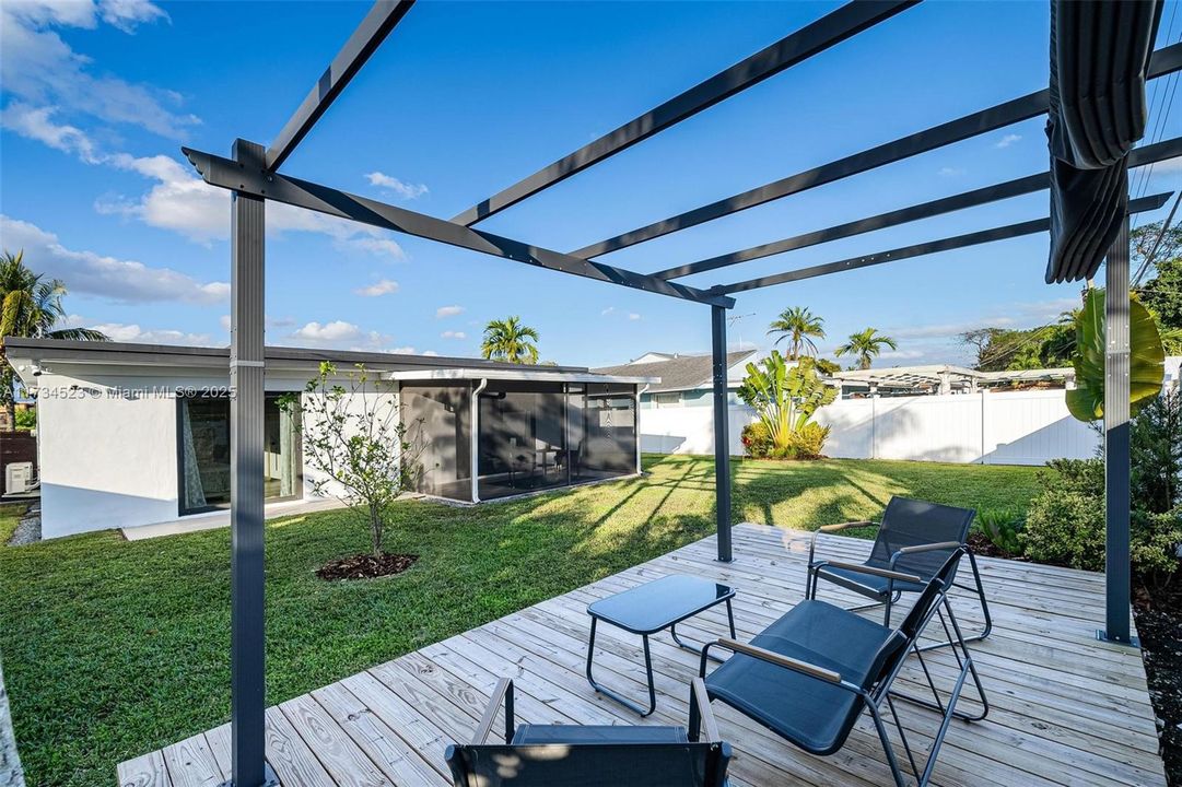 Недавно продано: $899,000 (3 спален, 2 ванн, 1418 Квадратных фут)