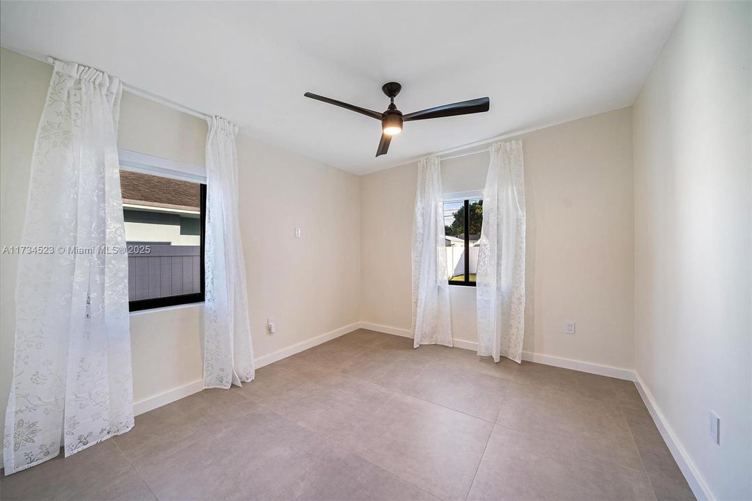 Недавно продано: $899,000 (3 спален, 2 ванн, 1418 Квадратных фут)