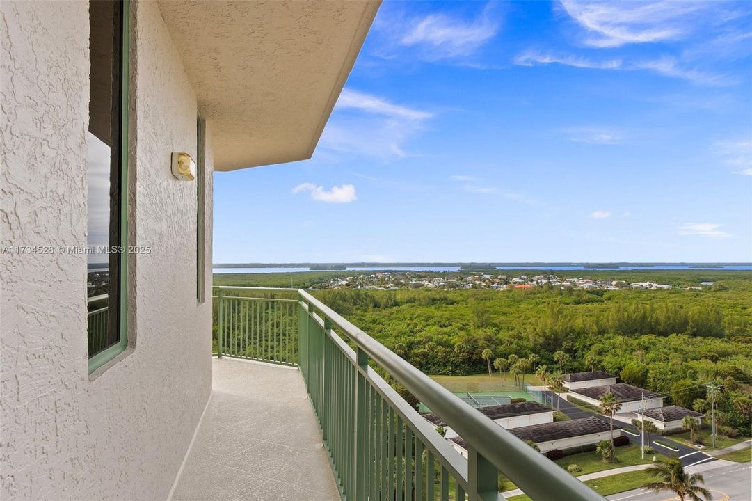 Недавно продано: $1,425,000 (3 спален, 3 ванн, 2635 Квадратных фут)