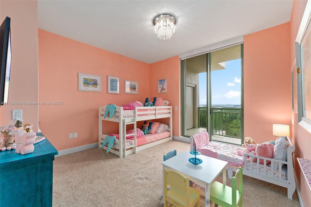 Недавно продано: $1,425,000 (3 спален, 3 ванн, 2635 Квадратных фут)