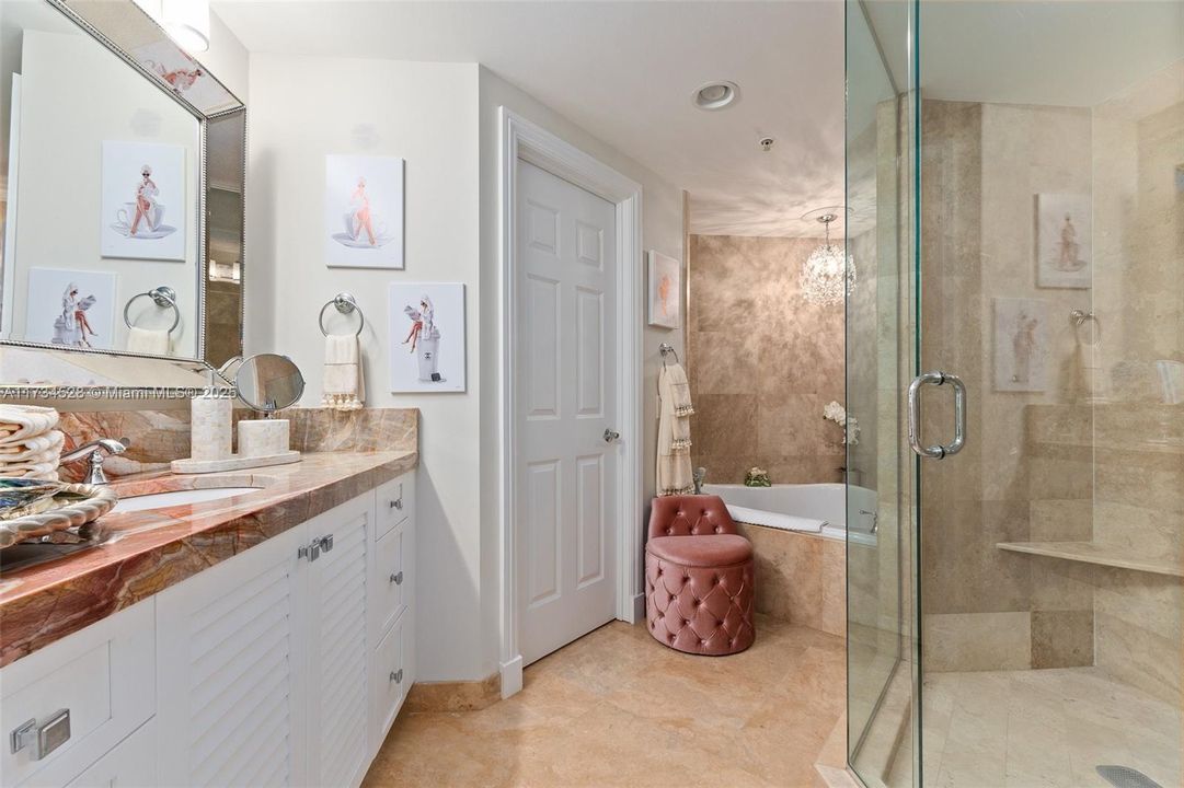 Недавно продано: $1,425,000 (3 спален, 3 ванн, 2635 Квадратных фут)