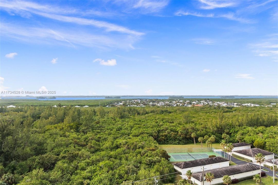 Недавно продано: $1,425,000 (3 спален, 3 ванн, 2635 Квадратных фут)