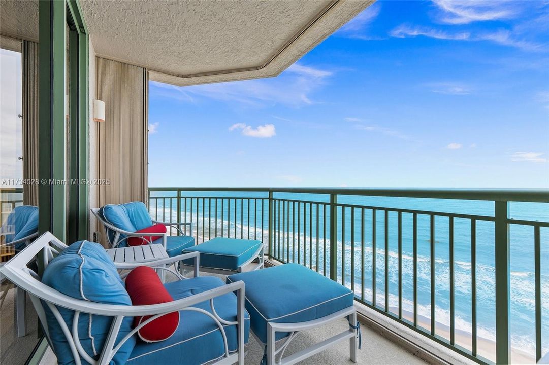 Недавно продано: $1,425,000 (3 спален, 3 ванн, 2635 Квадратных фут)