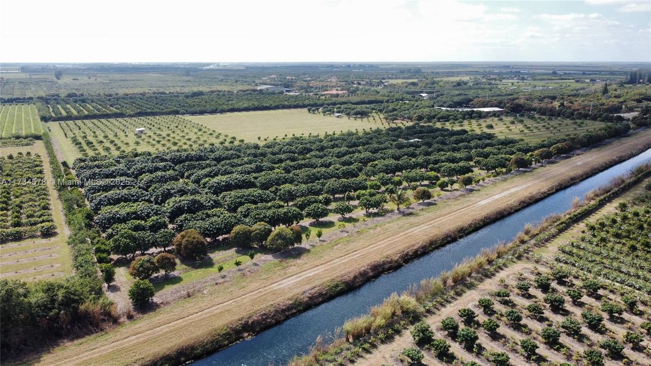 最近售出: $4,750,000 (0 贝兹, 0 浴室, 0 平方英尺)