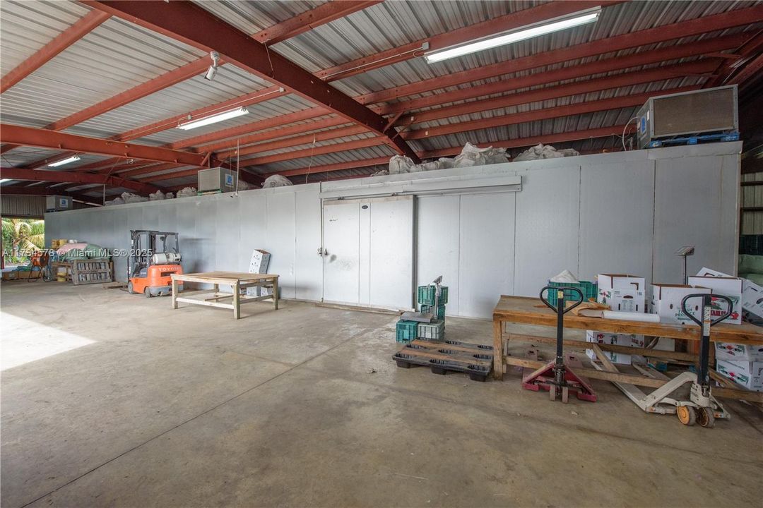 warehouse w/ walk in cooler