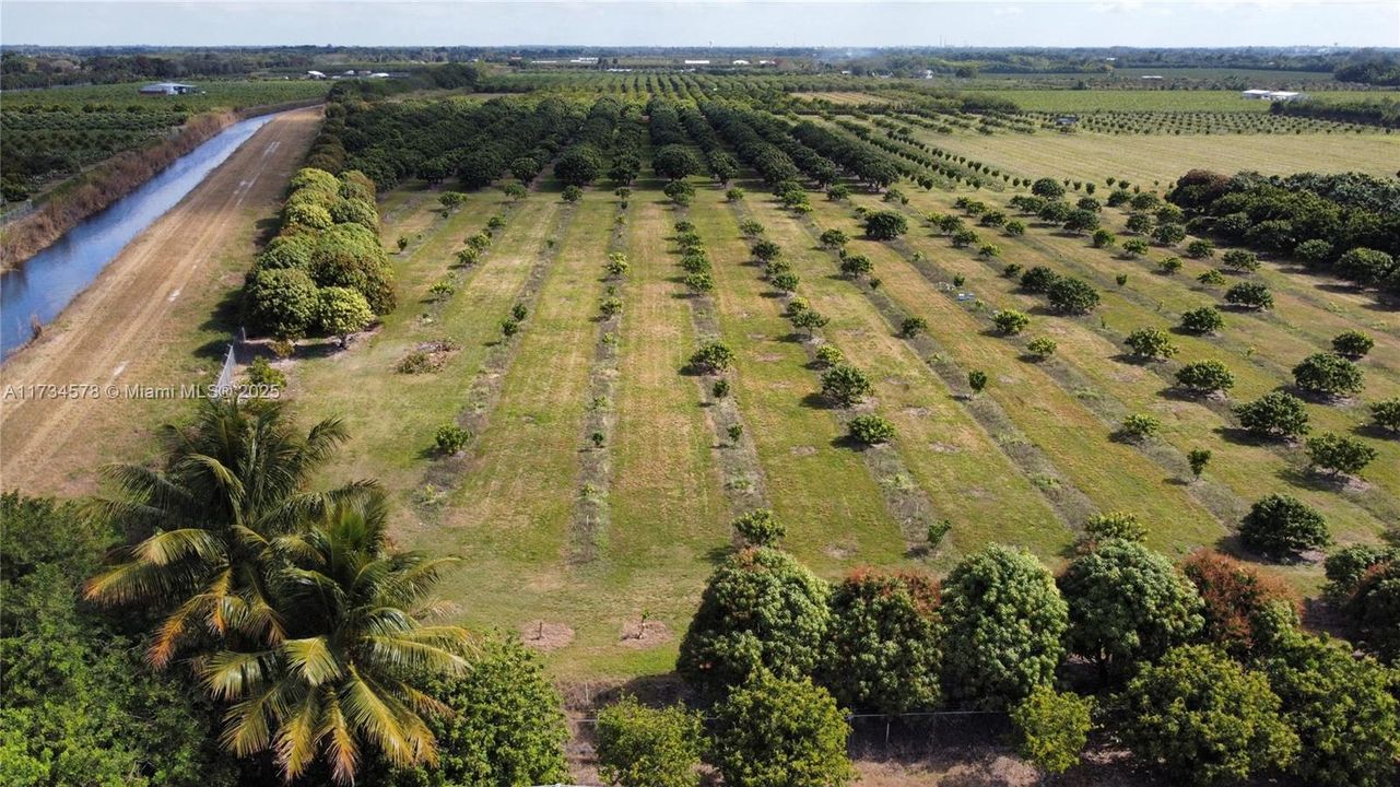 最近售出: $4,750,000 (0 贝兹, 0 浴室, 0 平方英尺)