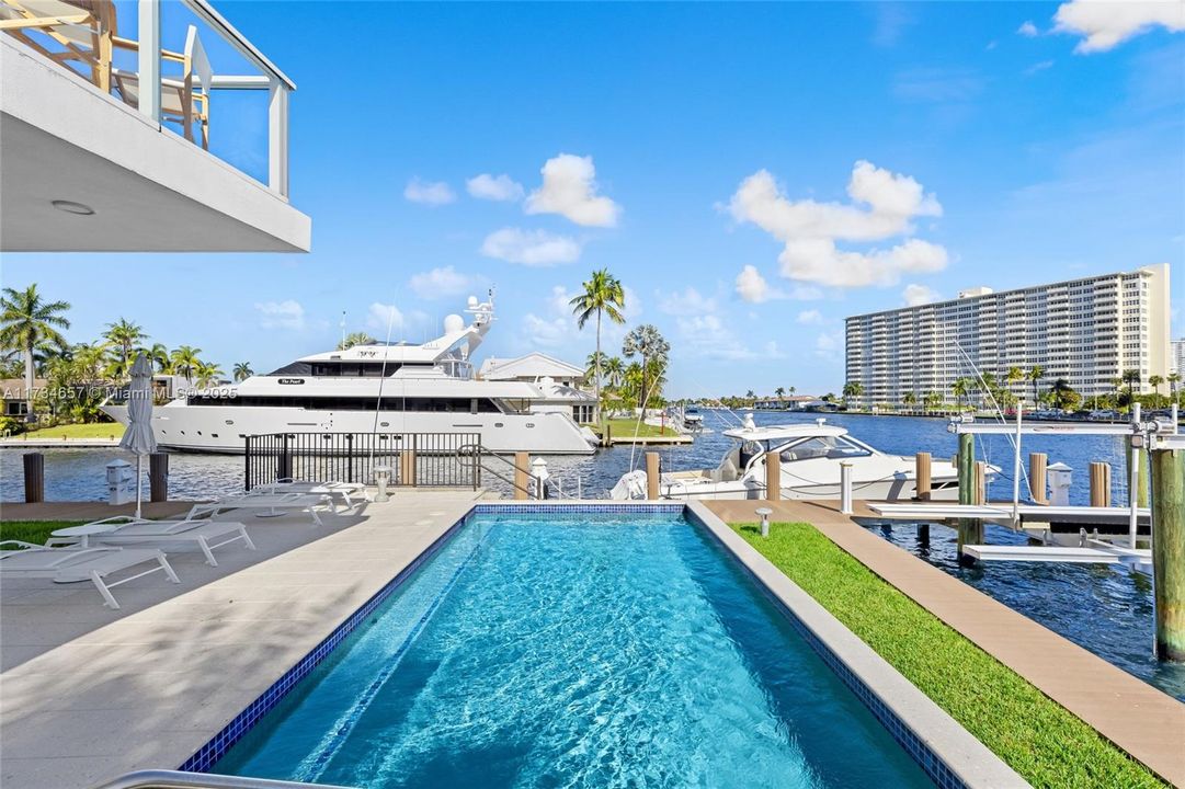 Recently Sold: $1,998,000 (3 beds, 3 baths, 2126 Square Feet)