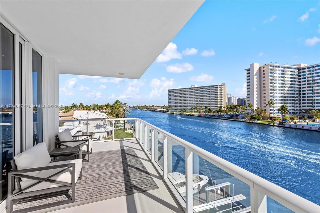 Recently Sold: $1,998,000 (3 beds, 3 baths, 2126 Square Feet)