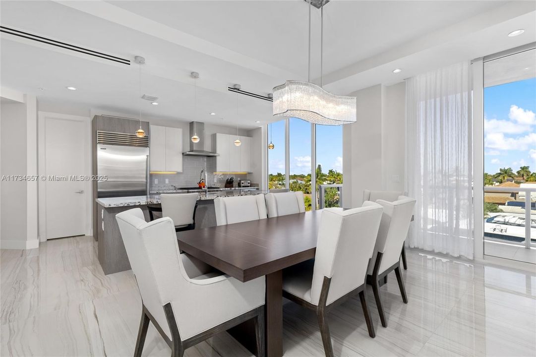 Recently Sold: $1,998,000 (3 beds, 3 baths, 2126 Square Feet)