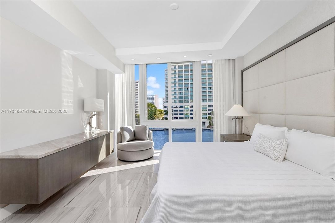 Recently Sold: $1,998,000 (3 beds, 3 baths, 2126 Square Feet)