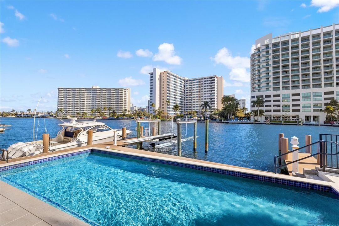 Recently Sold: $1,998,000 (3 beds, 3 baths, 2126 Square Feet)