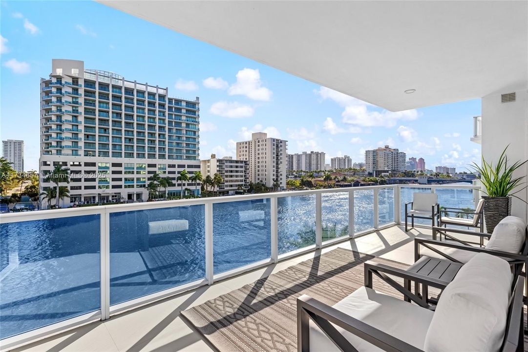 Recently Sold: $1,998,000 (3 beds, 3 baths, 2126 Square Feet)