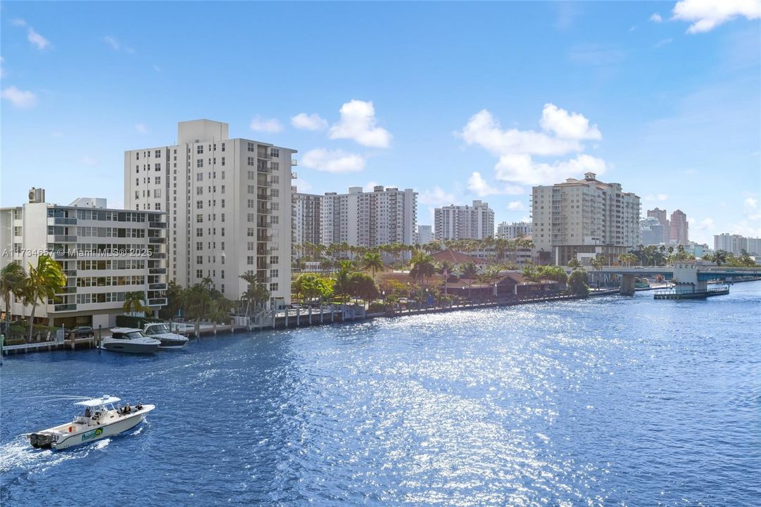 Recently Sold: $1,998,000 (3 beds, 3 baths, 2126 Square Feet)