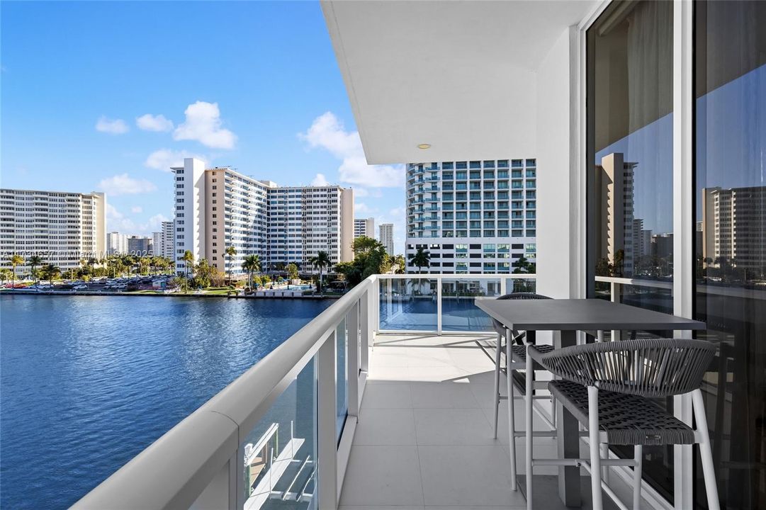 Recently Sold: $1,998,000 (3 beds, 3 baths, 2126 Square Feet)