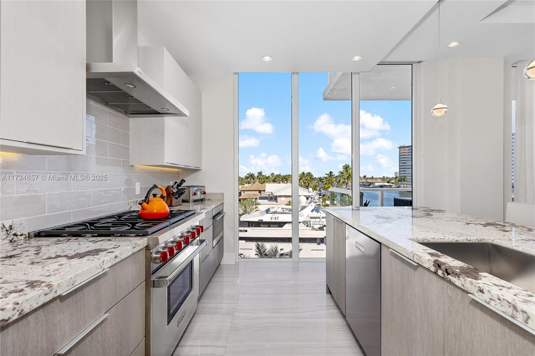 Recently Sold: $1,998,000 (3 beds, 3 baths, 2126 Square Feet)