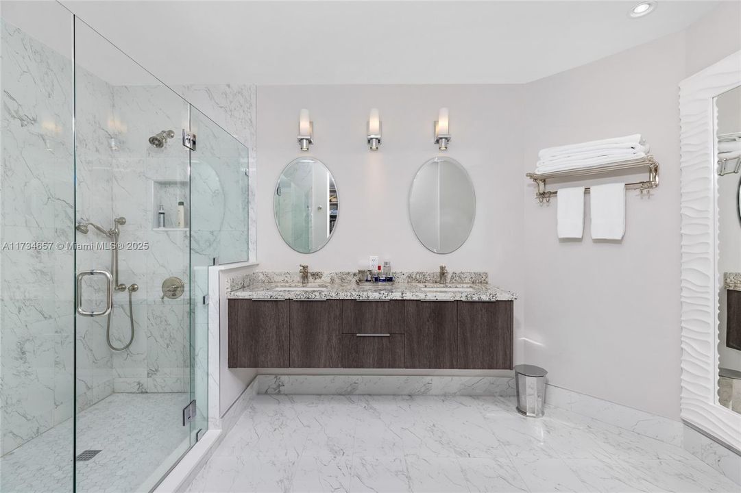 Recently Sold: $1,998,000 (3 beds, 3 baths, 2126 Square Feet)
