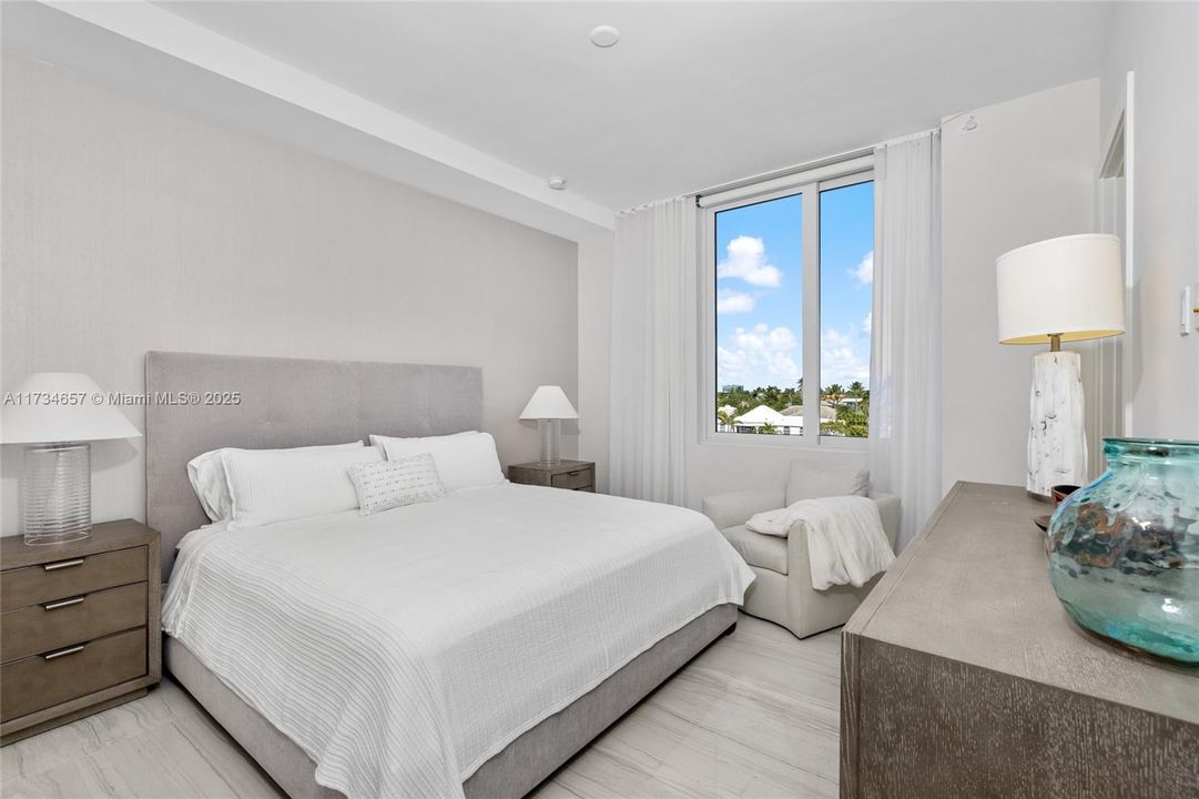 Recently Sold: $1,998,000 (3 beds, 3 baths, 2126 Square Feet)