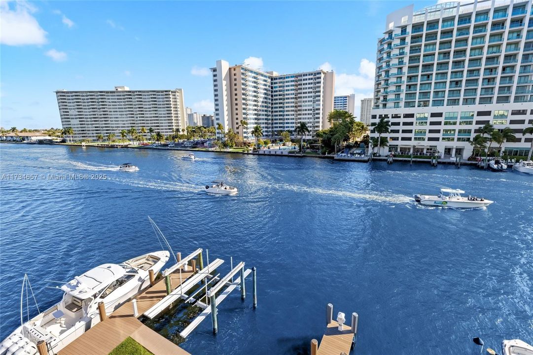 Recently Sold: $1,998,000 (3 beds, 3 baths, 2126 Square Feet)