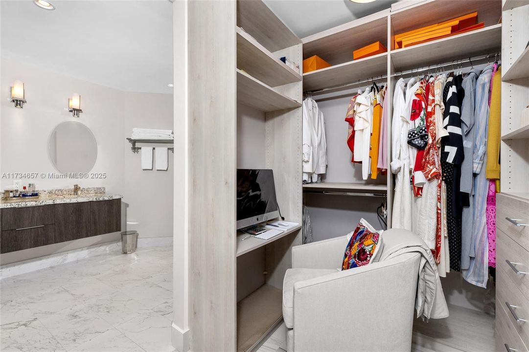 Recently Sold: $1,998,000 (3 beds, 3 baths, 2126 Square Feet)