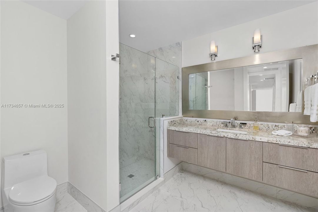 Recently Sold: $1,998,000 (3 beds, 3 baths, 2126 Square Feet)